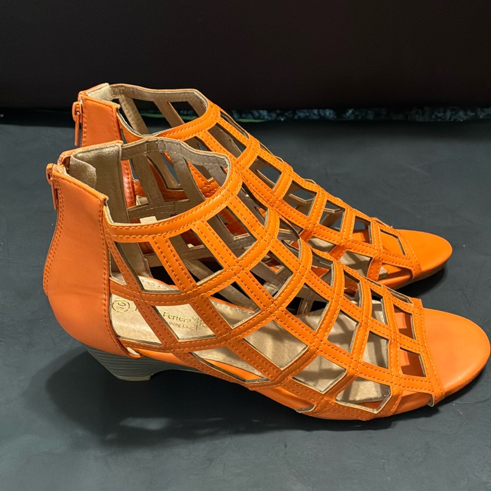 Henry Ferreira - Lattice Ladies Shoes with 2” heel (NIB) - Picture 3 of 11